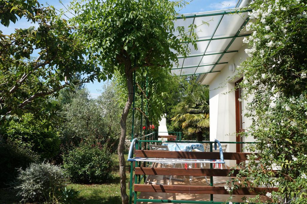Studio And Apartment Nadia With Garden โปเรช ห้อง รูปภาพ
