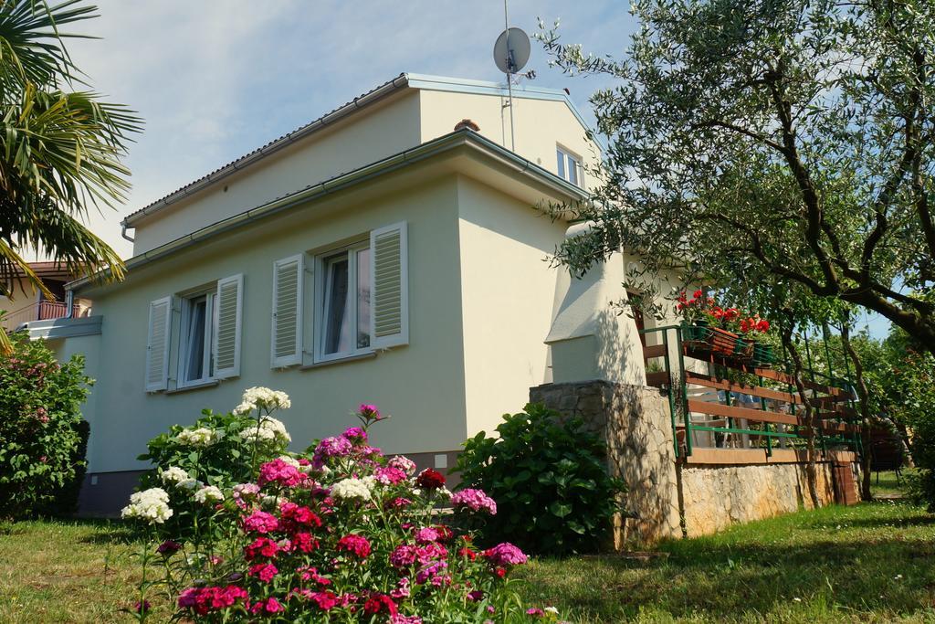 Studio And Apartment Nadia With Garden โปเรช ห้อง รูปภาพ