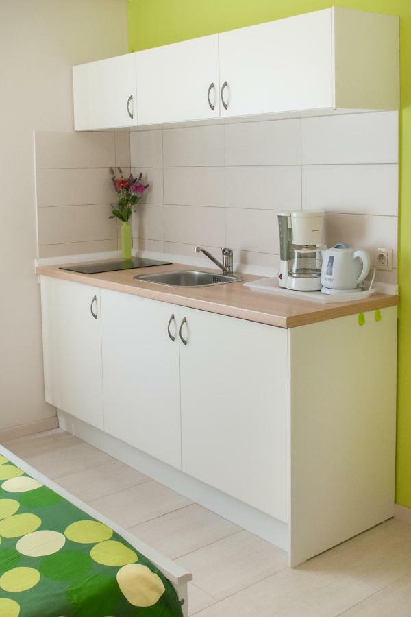 Studio And Apartment Nadia With Garden โปเรช ภายนอก รูปภาพ